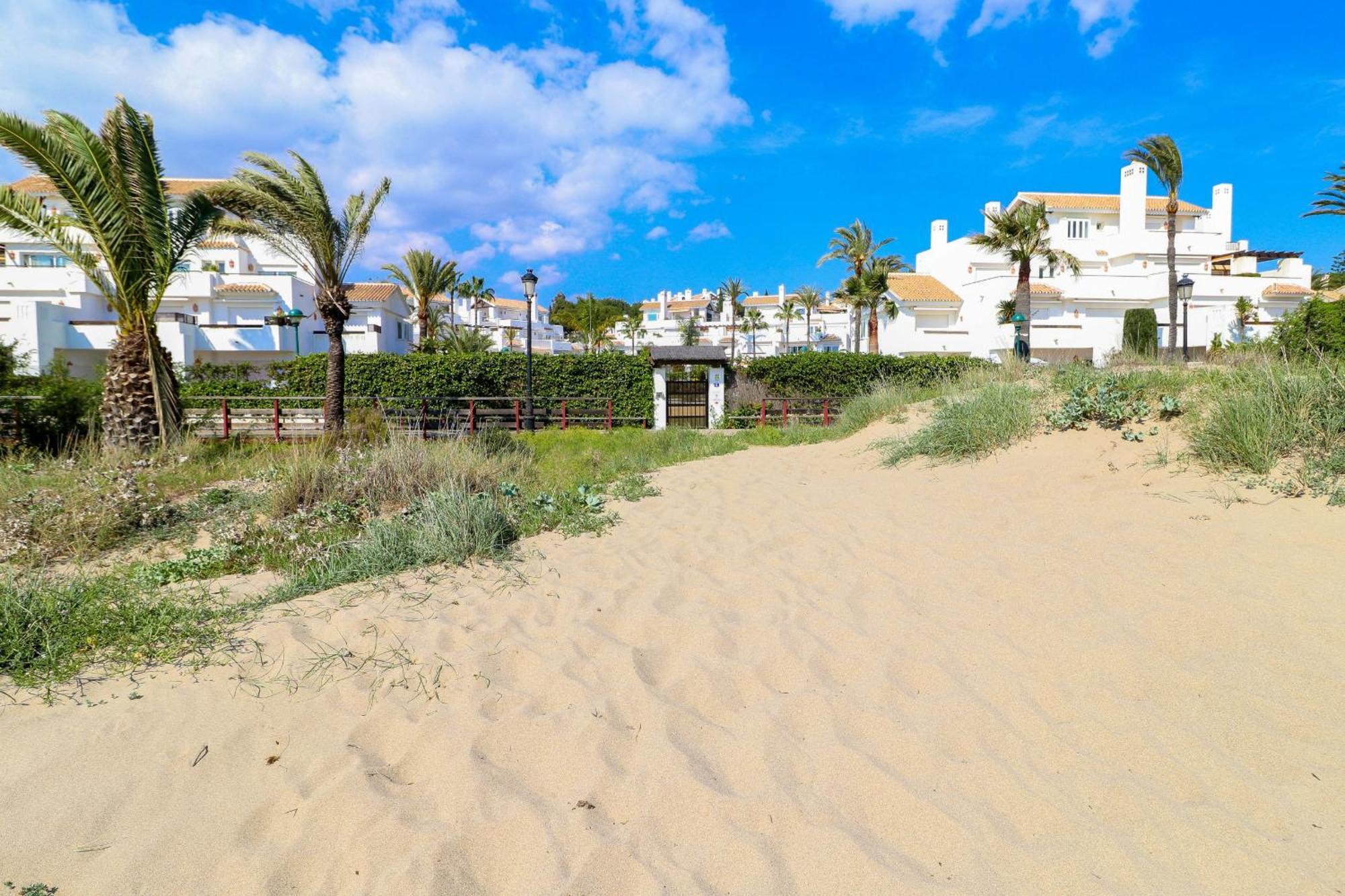 Frontline Ground Floor - Monteros Palm